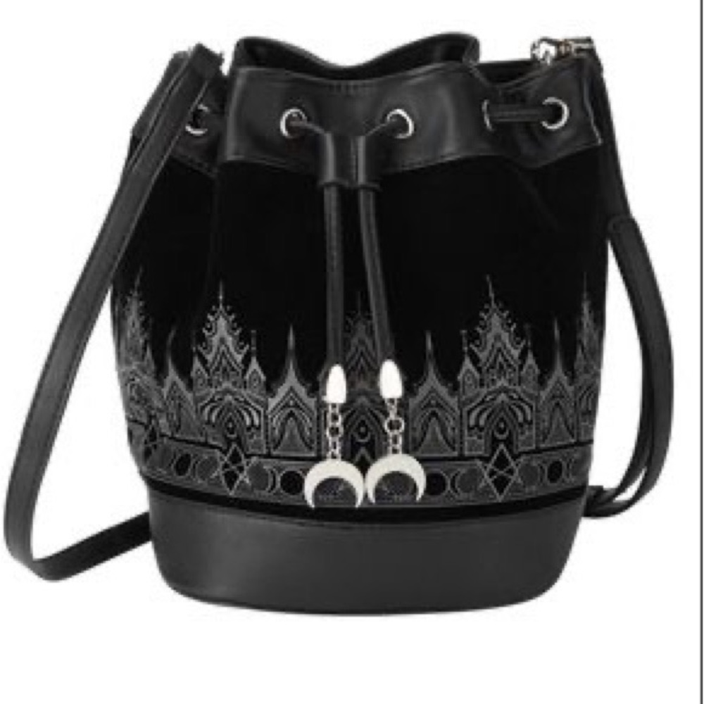 Killstar bucket bag